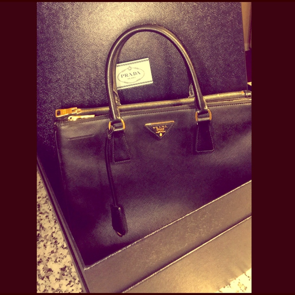 PRADA Saffiana Tote Bag, medium (ADDITIONAL PICS)